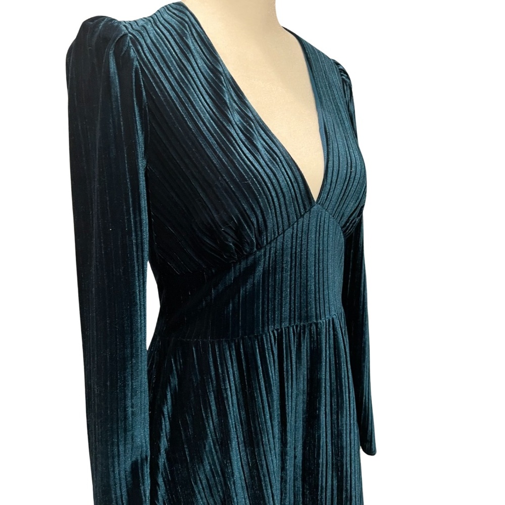 Green velvet dress Size: 2